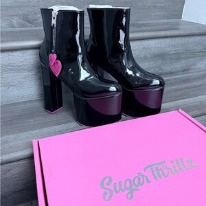 Sugar Thrillz Wicked HeartStomper Glossy Black Platform Boots NWT